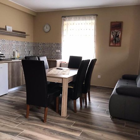 Adrienn Apartman Apartment Sárvár Екстериор снимка