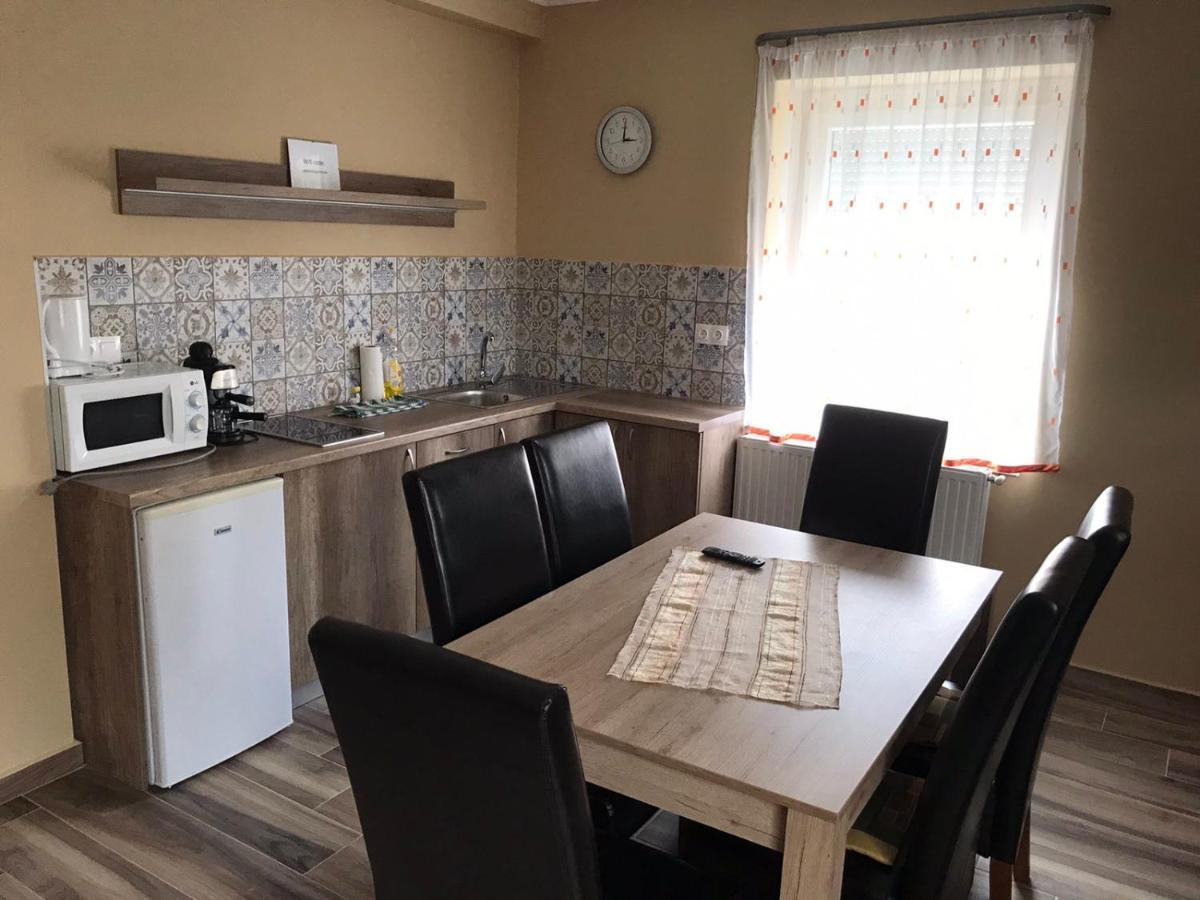 Adrienn Apartman Sárvár Екстериор снимка