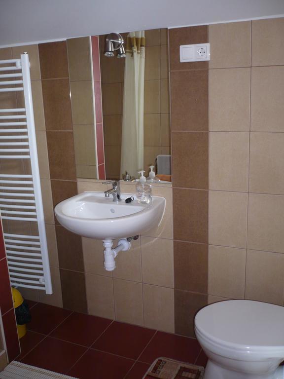 Adrienn Apartman Apartment Sárvár Екстериор снимка