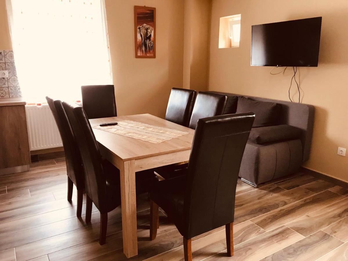 Adrienn Apartman Apartment Sárvár Екстериор снимка