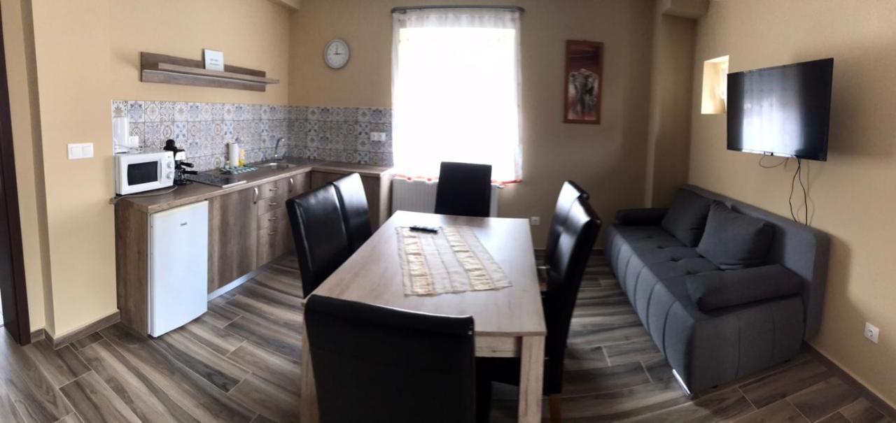 Adrienn Apartman Apartment Sárvár Екстериор снимка