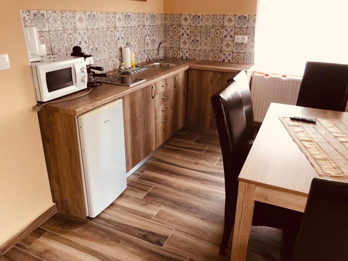 Adrienn Apartman Sárvár Екстериор снимка
