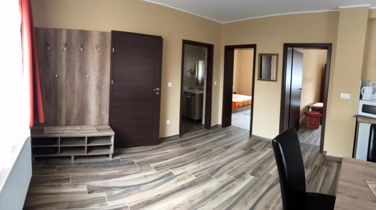 Adrienn Apartman Apartment Sárvár Екстериор снимка